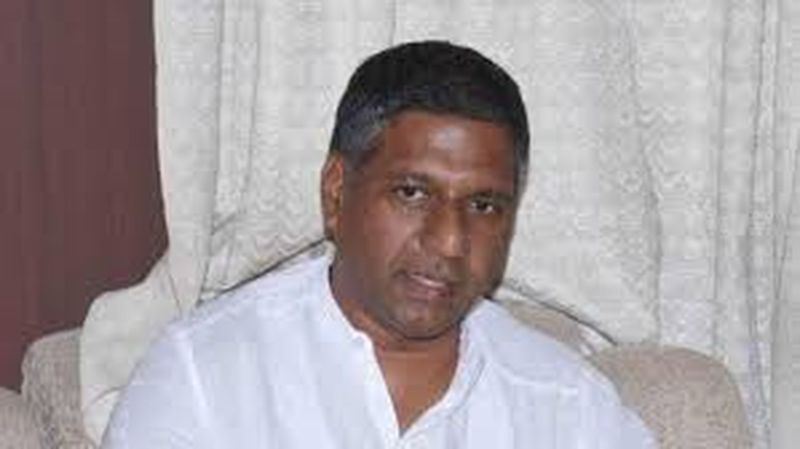 टिकट दिलाने के नाम पर झांसा देने वालों से बचें