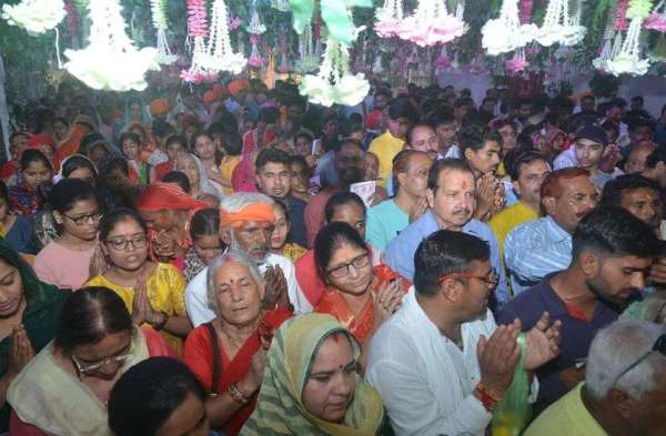 घर-मंदिरों में विराजे गजानन, प्रथम पूज्य के दर्शनों को उमड़े श्रद्धालु