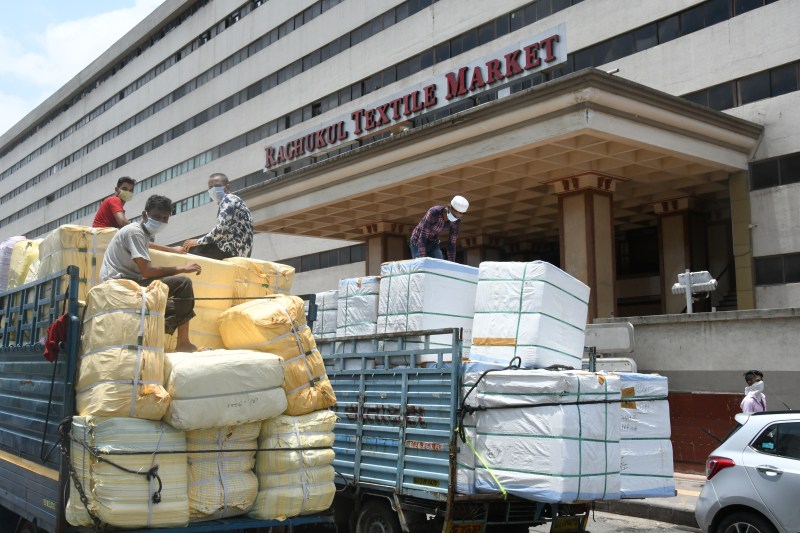 SURAT KAPDA MANDI: श्राद्ध पक्ष से कपड़ा कारोबार की तेजी के आसार