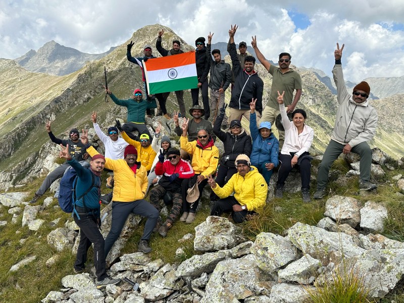 पर्वतारोहियों ने देखे सैटेलाइट के समूह