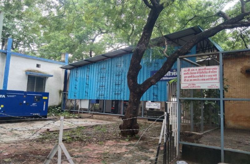 जिला अस्पताल के दो पीएसए ऑक्सीजन प्लांट बंद और टेंकर से हो रही ऑक्सीजन सप्लाई