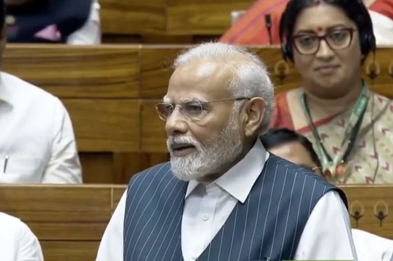  M Modi reaches Loksabha before voting on Women's Reservation Bil