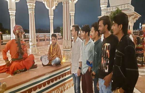  नदी का सुंदर किनारा