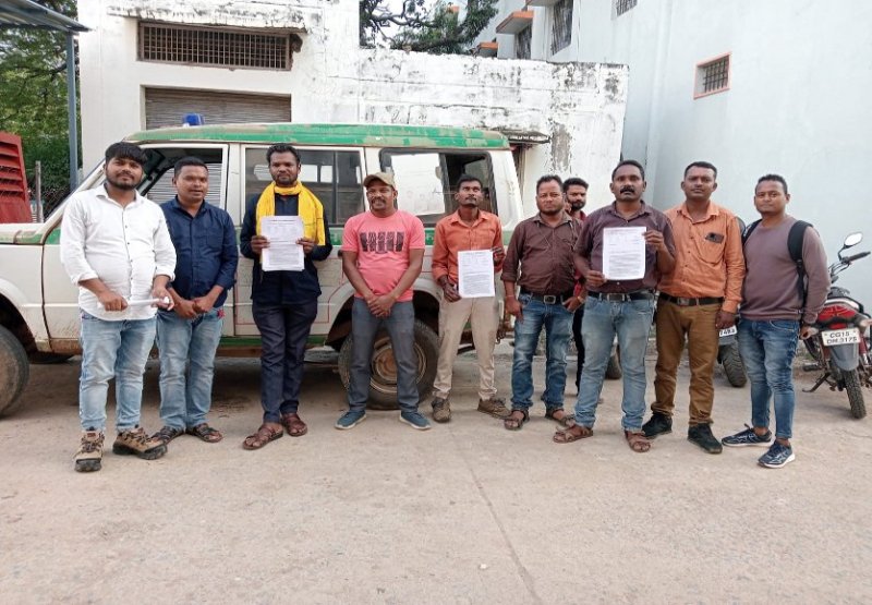 अनिश्चितकालीन हड़ताल पर गए महतारी एक्सप्रेस के कर्मचारी, 13 वाहनों के थमे पहिए, प्रसुताओं की बढ़ी परेशानी