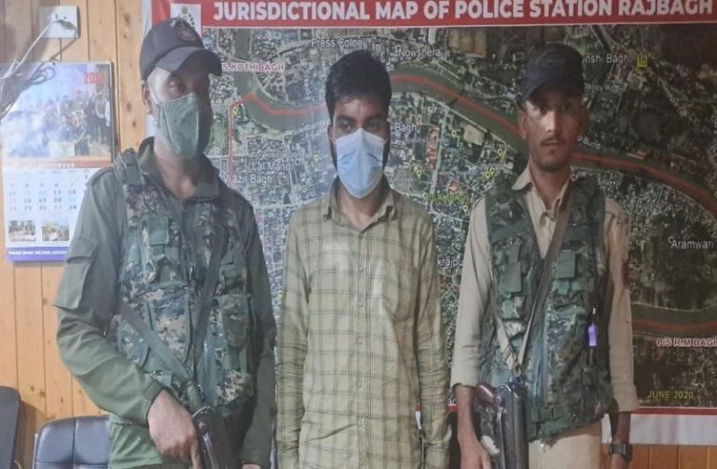 प्रसव कक्ष फर्जी डॉक्टर देख रहा था महिला मरीजों को