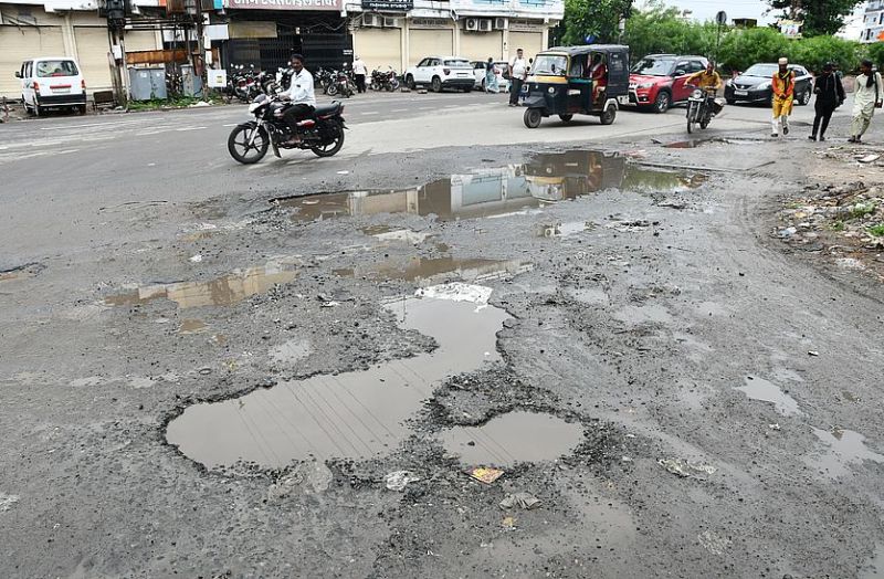 भीलवाड़ा शहर की प्रमुख सड़कें क्षतिग्रस्त, जिम्मेदारों ने मूंदी आंखें