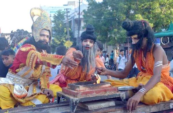 गुरु वशिष्ठ प्राकट्य महोत्सव - शोभायात्रा मार्ग में गूंजे जयकारे