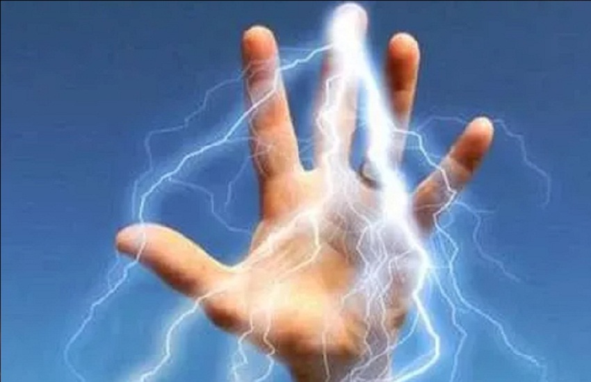 गणेश चतुर्थी में छाया मातम, बिजली तार के चपेट में आई महिला, पंडाल में कर रही थी तैयारी