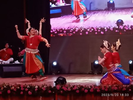 मंच पर मुस्कुराई 11 राज्यों की लोक संस्कृति, कलाकारों ने सजाया 'सुर-ताल' का गुलदस्ता