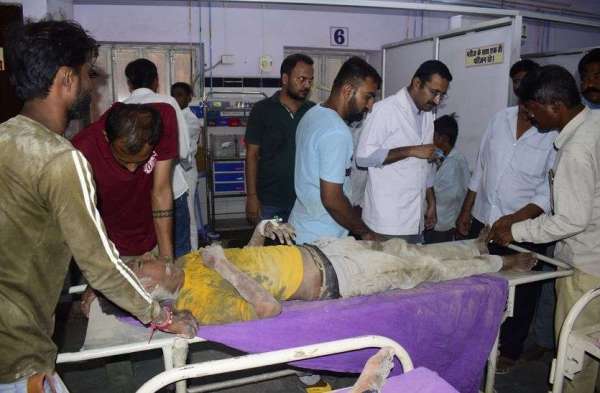 अडाण टूटा, तीन श्रमिक घायल