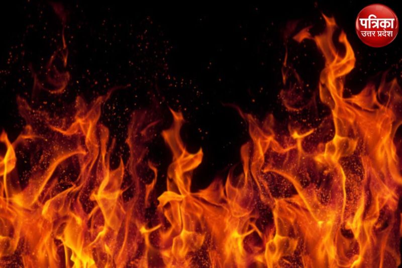 Massive Fire broke in ghaziabad in apartment 16 vehicles burnt