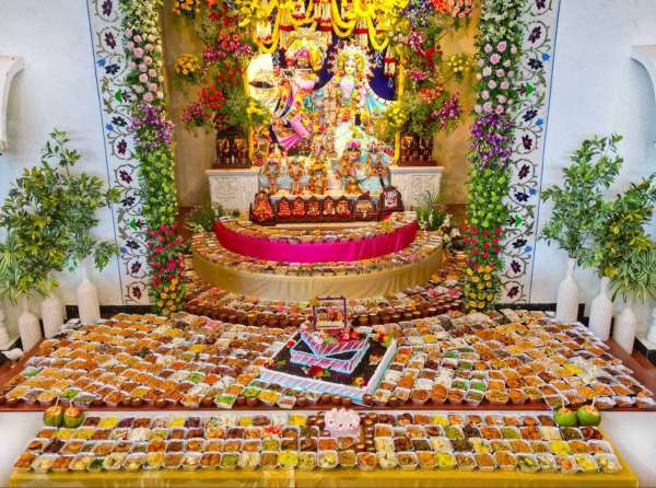 श्रीराधाष्टमी महोत्सव में  हरे कृष्णा मंदिर, भदज में सजी झांकी