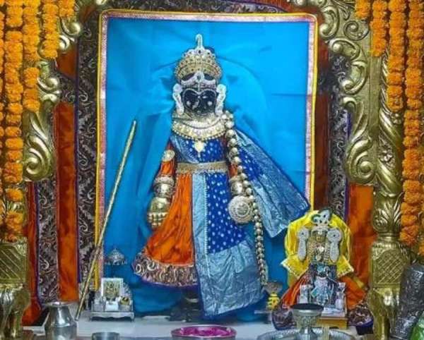  द्वारकाधीश का राधिका स्वरूप का शृंगार किया