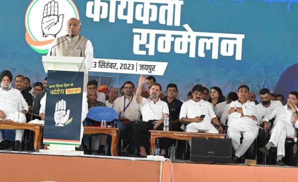 Rahul Gandhi again made strong verbal attacks on Modi government