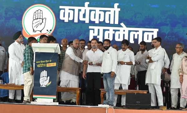 Rahul Gandhi again made strong verbal attacks on Modi government