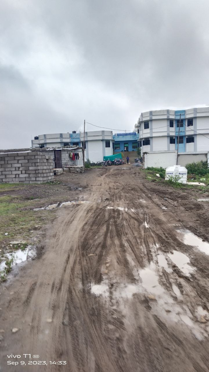 ना रास्ता बना ना स्कूल बस शुरू हुई