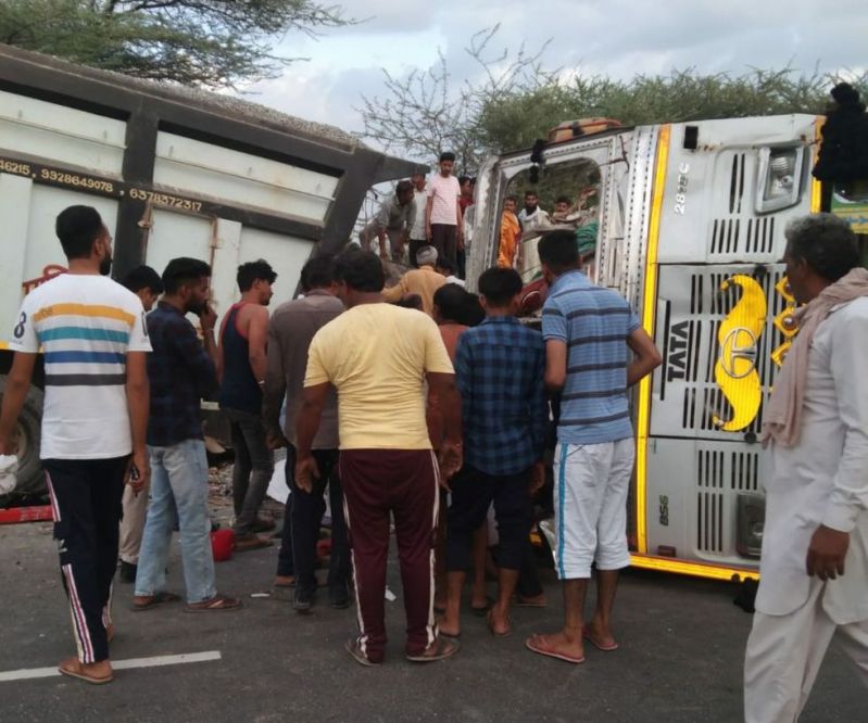 बरमसर के पास सालासर पैदल जा रहे श्रद्धालुओं को ट्रक ने कुचला, दो की मौत, दो घायल