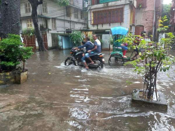 भारी बारिश से दार्जिलिंग में भूस्खलन