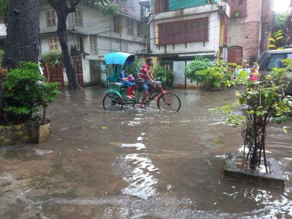 भारी बारिश से दार्जिलिंग में भूस्खलन