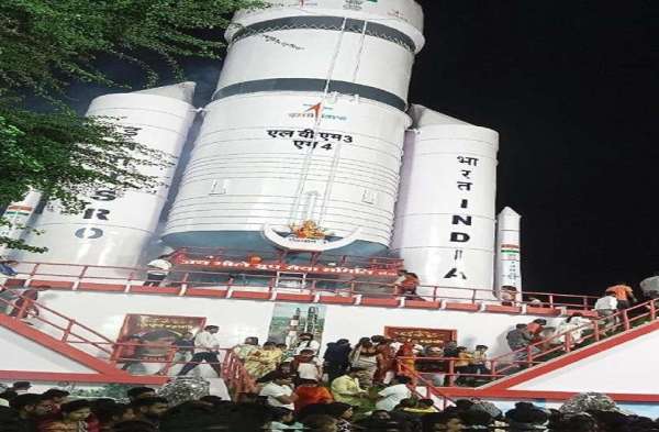 इस साल गणेश चतुर्थी पूजा में राजधानी में भव्य पंडाल देखने को मिले है।