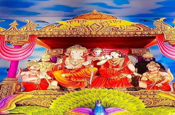इस साल गणेश चतुर्थी पूजा में राजधानी में भव्य पंडाल देखने को मिले है।