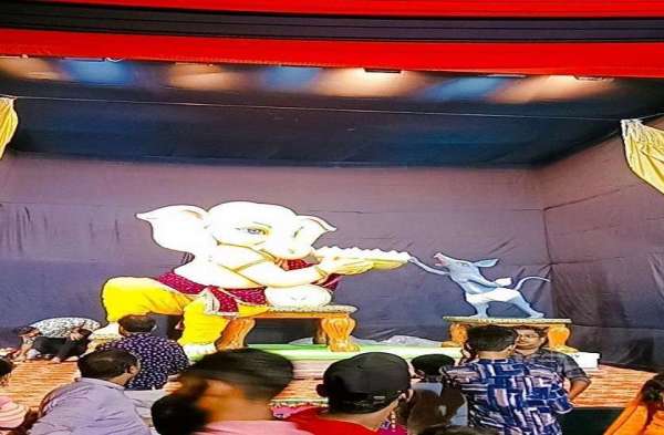 इस साल गणेश चतुर्थी पूजा में राजधानी में भव्य पंडाल देखने को मिले है।