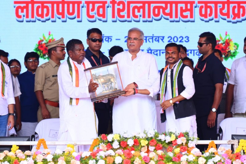 विकास से बदलती तस्वीर: सुकमा में दिन में डरने वाले अब रात में भी मोटर साइकिल से आने-जाने लगे हैं: मुख्यमंत्री भूपेश बघेल