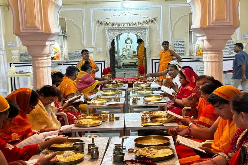 Sugandh dashmi 2023: सुगंध दशमी पर आज चंदन की खुशबू से महंकेंगे जिनालय, मंदिरों में इसलिए खेई जाती है धूप