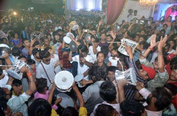 तेरी छवि अति सुंदर सुखदायक...वंदन गणनायक.......चहुंओर बह रही भक्ति की बयार और गूंज रहे गणपति बप्पा के जयकारे