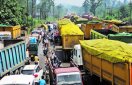 long jam in kusmunda: ट्रांसपोर्टरों का दोनों लेन पर कब्जा, फिर लगा कुसमुंडा में लंबा जाम, घंटों फंसे रहे वाहन