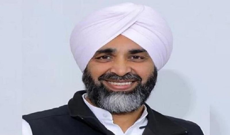 मनप्रीत सिंह बादल, अन्य के खि़लाफ़ भ्रष्टाचार का केस दर्ज, तीन आरोपी गिरफ़्तार