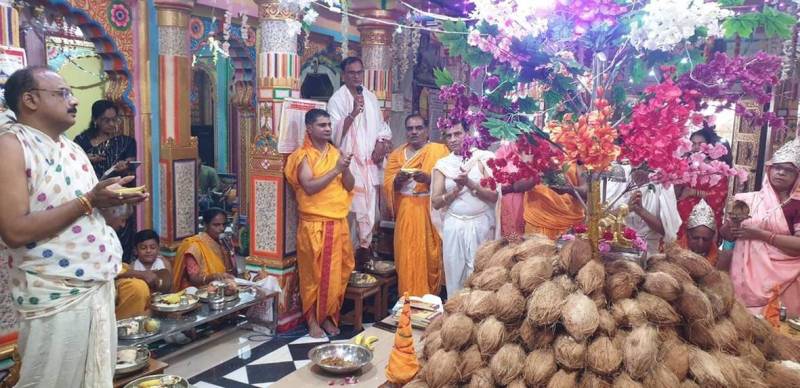 पर्युषण पर्व के तहत जैन मंदिरों में मनाई सुगंध दशमी