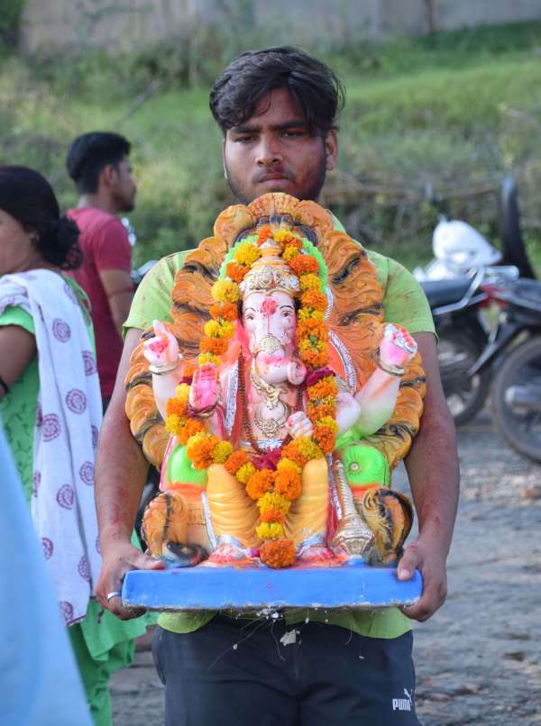 Ganpati immersion was a grand affair, devotees bid farewell to Bappa...see photos