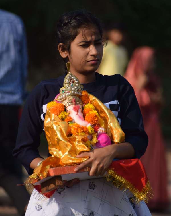 Ganpati immersion was a grand affair, devotees bid farewell to Bappa...see photos