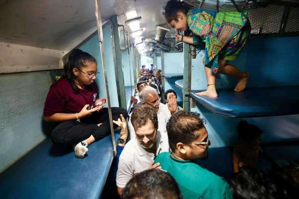 MP Rahul Gandhi traveled  in a sleeper coach.