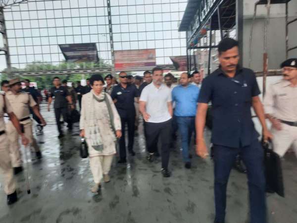 MP Rahul Gandhi traveled  in a sleeper coach.