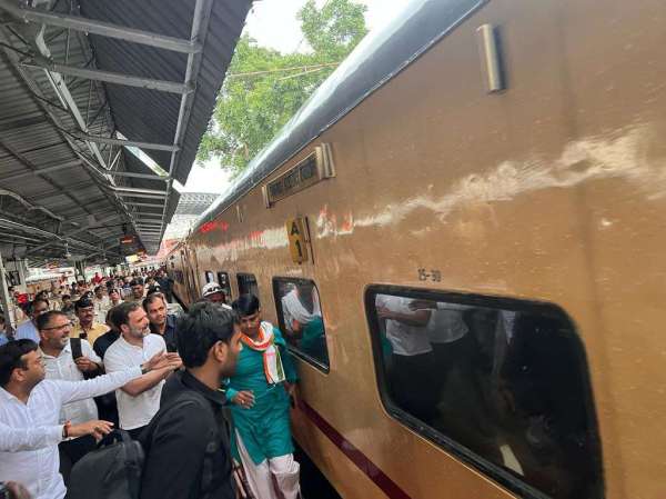 MP Rahul Gandhi traveled  in a sleeper coach.