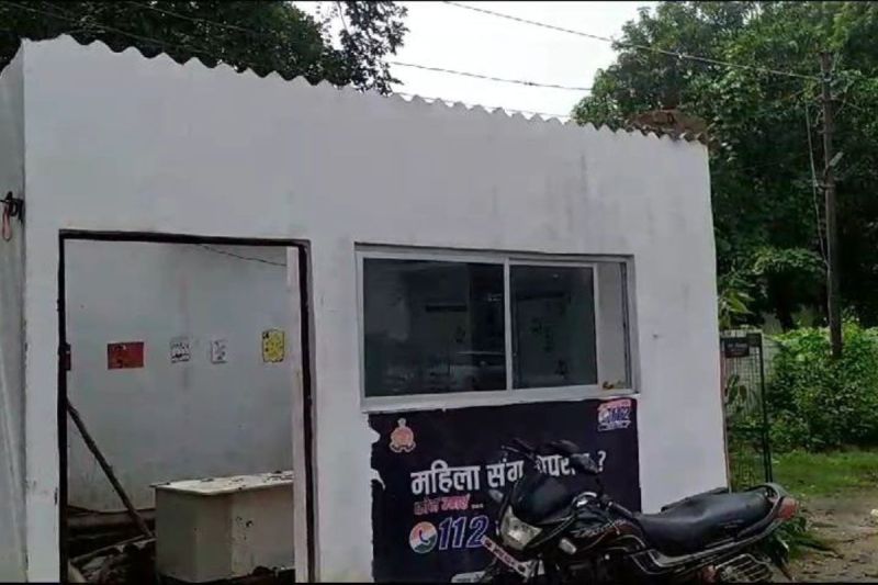 Chitaipur police station ceiling fell down Plaster woman and child injured