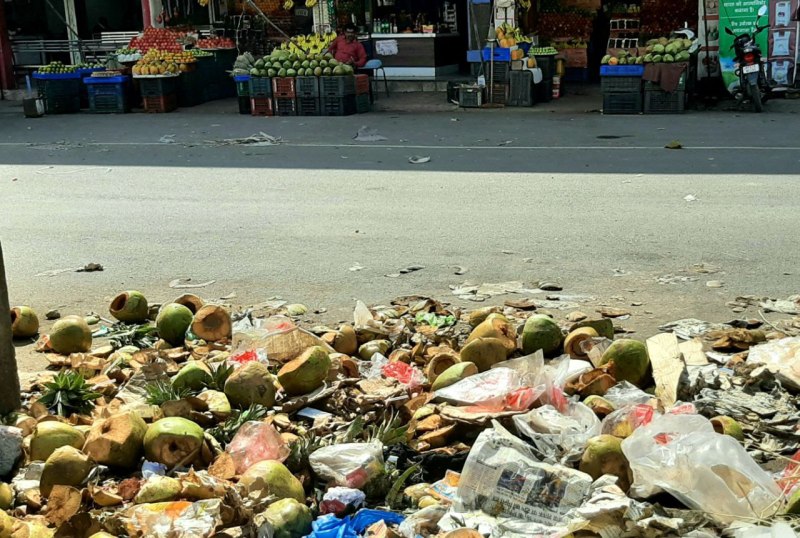 हड़ताल का दूसरा दिन..कचरों के ढेर से बदबू,पशुओं का जमघट,बिगड़ी व्यवस्था