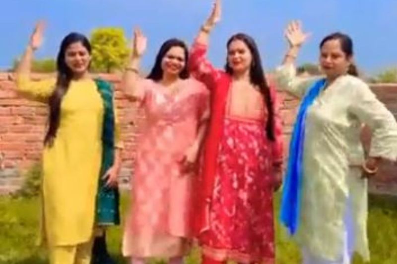 4 government teachers Gajraula in Amroha made reel during school time