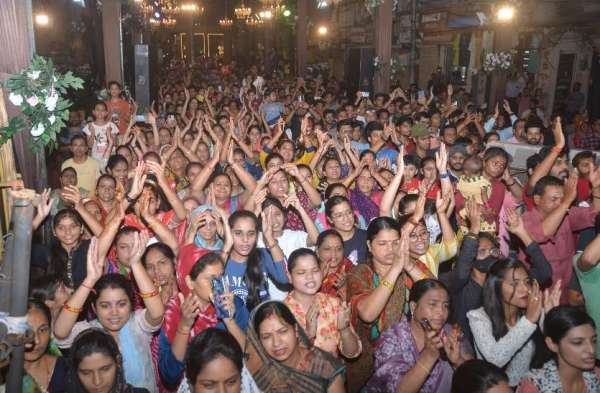 देवा ओ देवा गणपति देवा तुमसे बढ़कर कौन, तुमसे बढ़कर कौन...