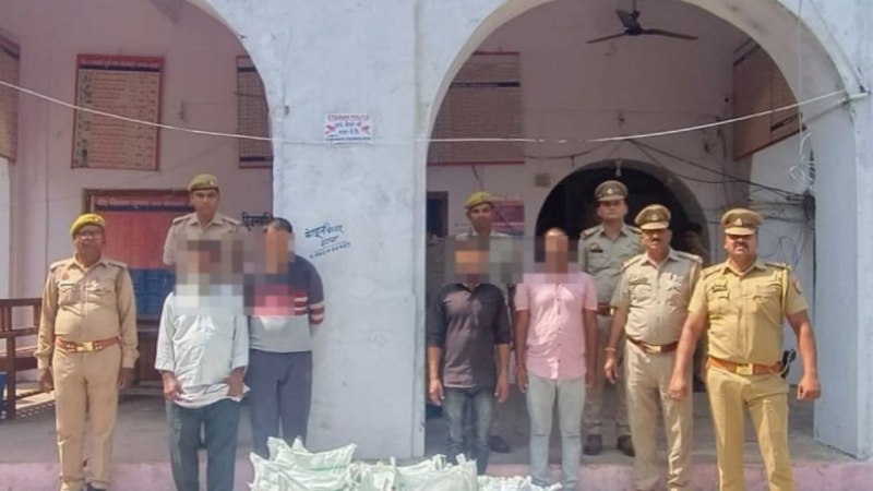 Etawah news: टाटा ताजा चाय, टाटा नमक, ब्लैक एंड गोल्ड फ्लैक सिगरेट की नकली फैक्ट्री बरामद