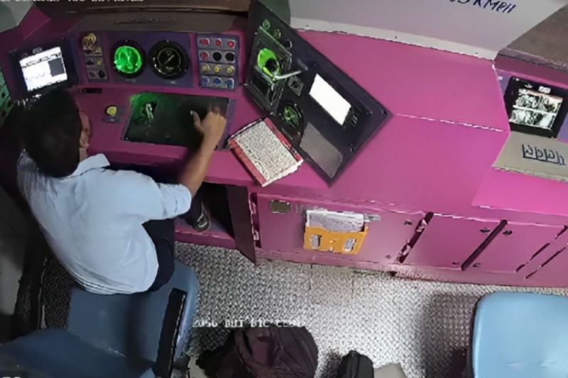 Mathura Train Accident worker looking mobile while drunk had kept bag on throttle