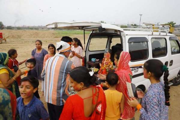 अहमदाबाद: नाचते-गाते गणपति बप्पा को दी विदाई