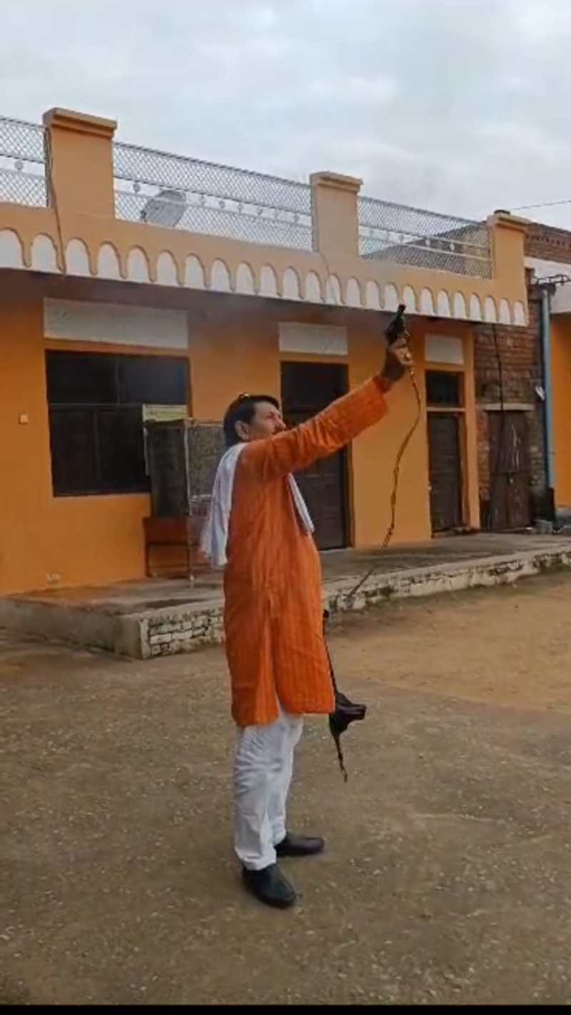 ताबड़तोड़ फायरिंग करते भाजपा जिला उपाध्यक्ष का वीडियो वायरल