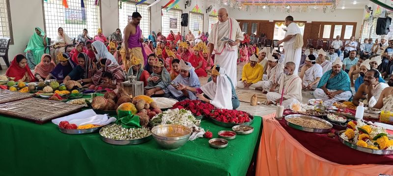 कलश धर्म की दृष्टि से एक शुभ प्रतीक है