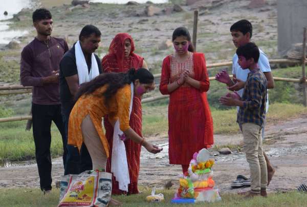 Chambal coast echoed with cheers, devotees bid farewell to Ganpati Bappa...see photos