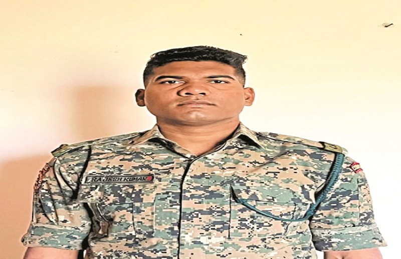 झारखंड में IED ब्लास्ट में छत्तीसगढ़ के CRPF जवान हुए शहीद, 2 साल पहले हुई थी शादी, इलाके में छाया मातम