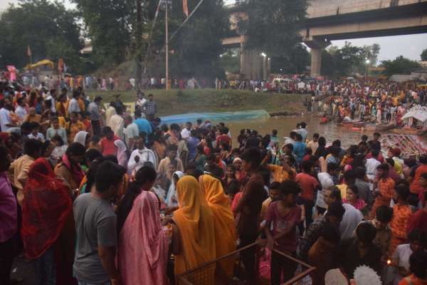 विर्सजन का क्रम जारी 