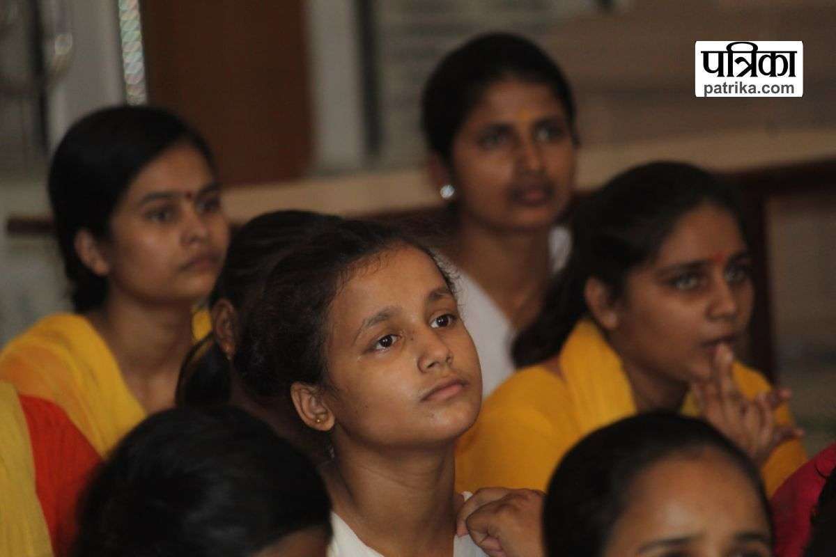 Patrika Ram Mandir Quiz: महिला गुरुकुल में राम कथा, 11 बच्चियों को किया गया
सम्मानित, देखें तस्वीरें